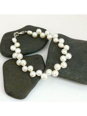 7" White freshwater Button Pearl  bracelet 🆕